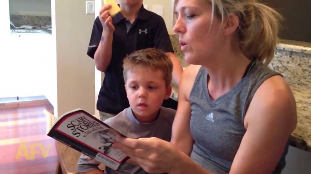 Annesinin Okuduğu Hikayeden Korksa da Zevk Alan Psikopat Çocuk