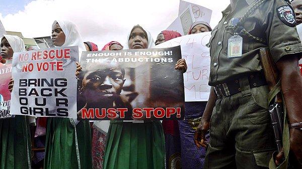 28. Nijerya'da İslamcı Boko Haram 300'den fazla kız öğrenciyi kaçırdı