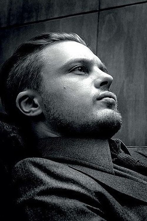 Michael Pitt ve arkaya yatırdığı seksilik.