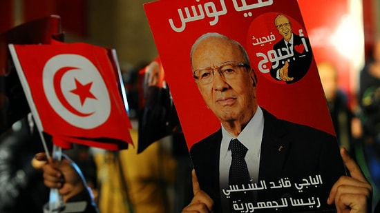 Tunus Seçimleri: Laik Aday Zaferini İlan Etti