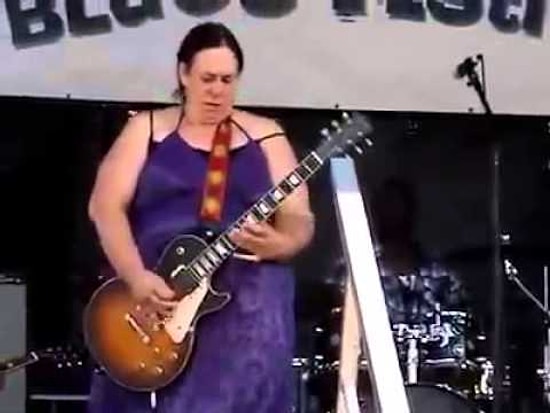 Elektro Gitarı Ağlatan Gürbüz Abla