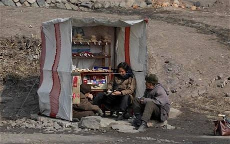 Kuzey Kore'nin imajını zedelediği iddiasıyla ülkede fakir olan insanların fotoğraflanması yasak.