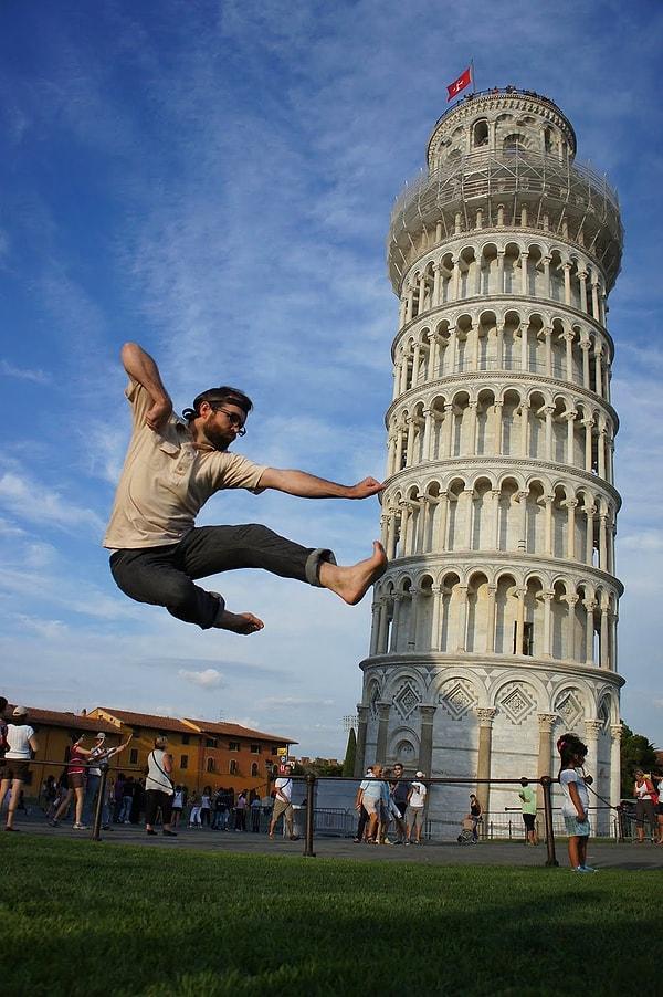 8. Pisa kulesinin önünde, kuleyi düzeltir gibi poz verebileceğim bir yıl olsun