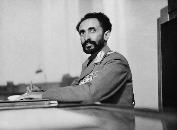 1. Rastafarianizm Etiyopya'nın son imparatoru olan Haile Selassie'yi tanrının dünyadaki yansıması olarak görür.