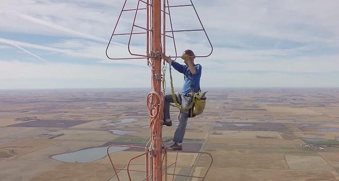 1500 Feet Yükseklikte TV Kulesinin Ampulü Nasıl Değiştirilir?
