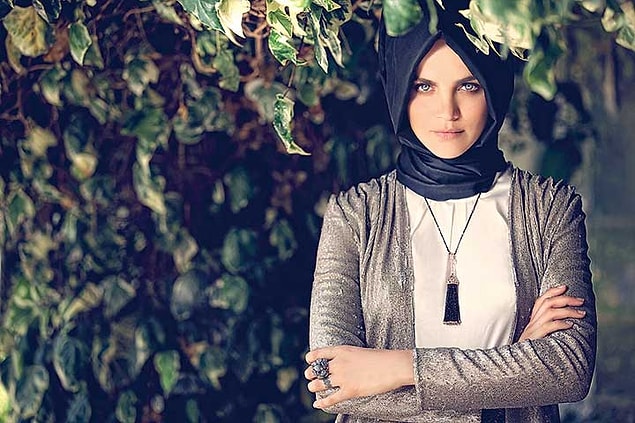 8. Tuğçe her dakika "ya arkadaşlar vaftiz islam'da mıydı yoksa Hristiyanlıkta mı? Budizm olabilir mi?" gibi sorular sorardı.