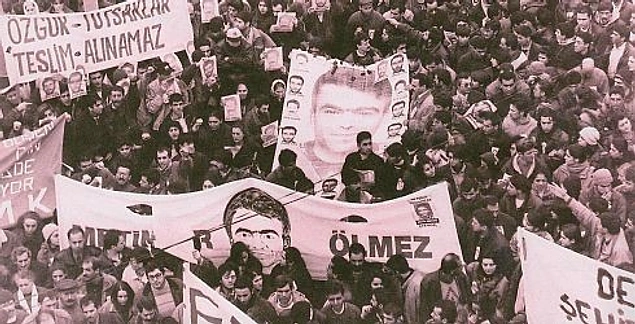 "Söyle" diyorum, "ne oldu Metin'e, öldü mü yoksa?"