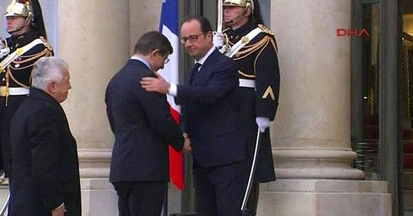 Başbakan Davutoğlu'nu Fransa Cumhurbaşkanı Hollande karşıladı