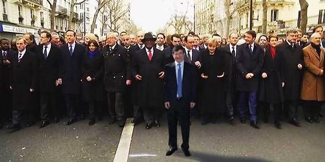 5. Anadolu Ajansı Bugünkü Paris Yürüyüşünün Fotoğrafını Yayınlamış!
