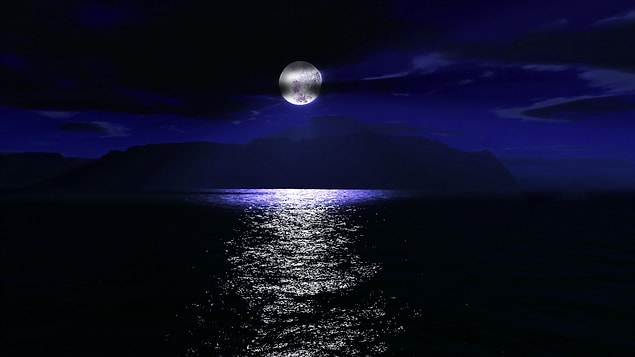 3. Gece tutkudur, bir aşk hikayesidir ve düşüncenin zamanıdır.
