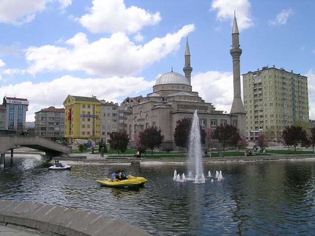 6. "Yerini buldun g*t, gümbür gümbür öt"