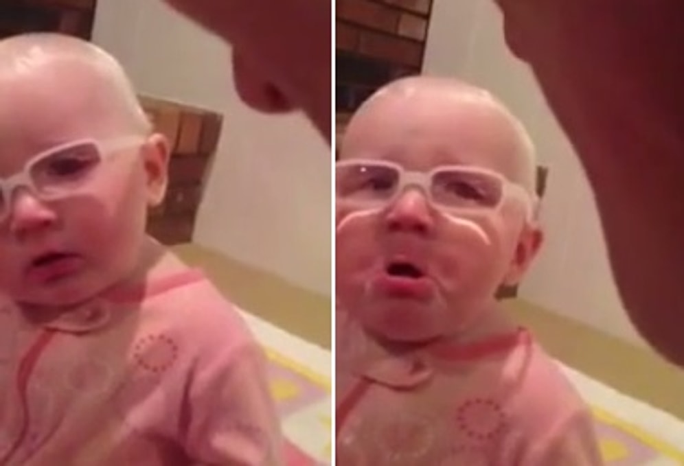 Annesinin Şarkısına İçlenen Bebek