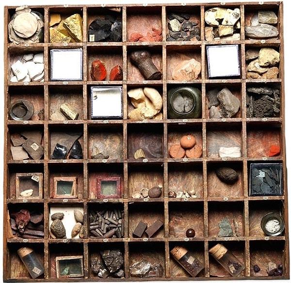 13. Pinterest'ten 300 yıl önce, Sir Hans Sloane eşyalarını koleksiyon haline getirip sergiliyordu.