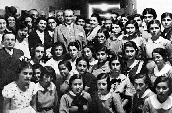 8. Atatürk'ün Kadınlara Verdiği Önem