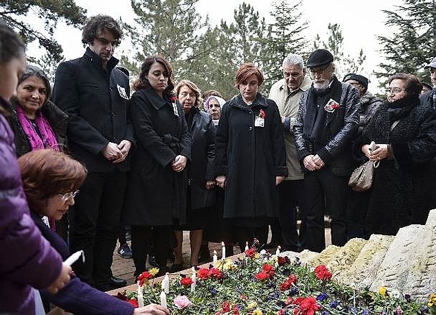 3. Uğur Mumcu Karanfillerle Anıldı