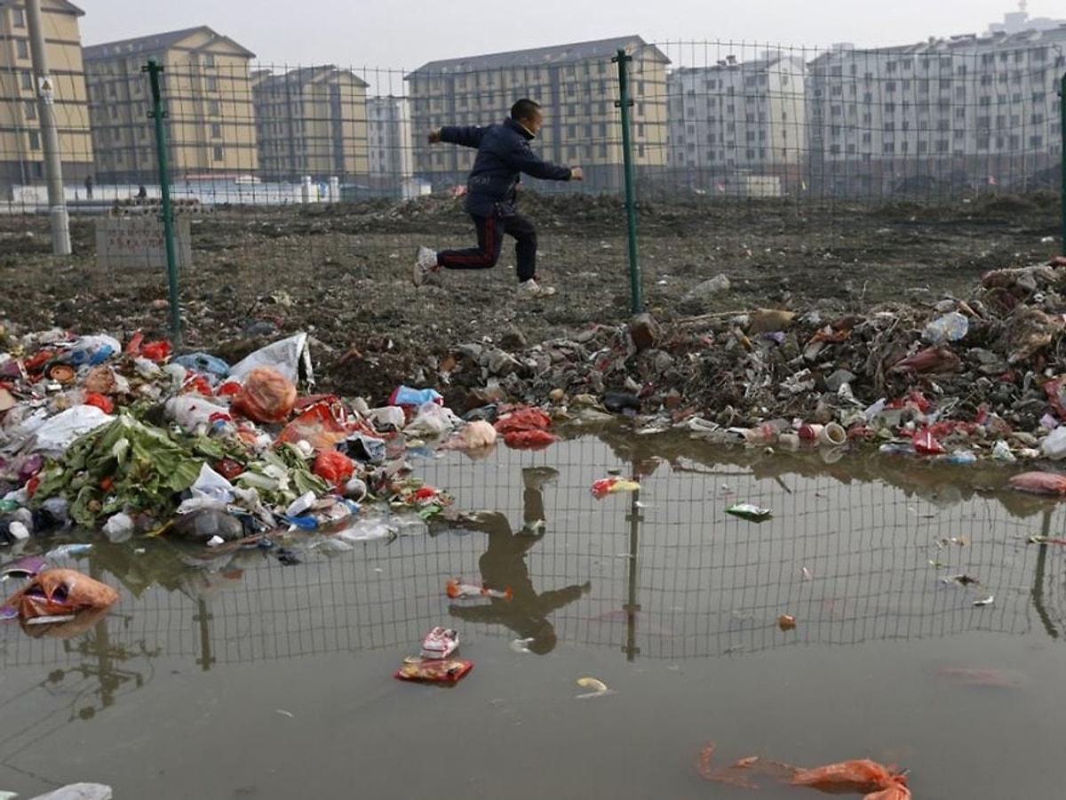 Насколько грязно. Загрязнение экологии. Экология Китая. Загрязнение мусором окружающей среды. Грязная экология.
