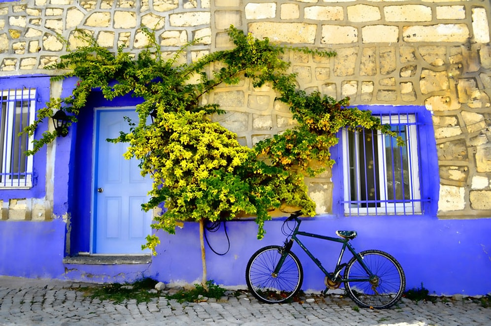 32 Göz Alıcı Fotoğraf ile Gezerken Kaybolmanın Bile Keyifli Olduğu Alaçatı Sokakları