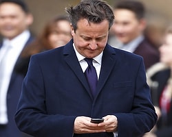Cameron'u Telefonda İşlettiler