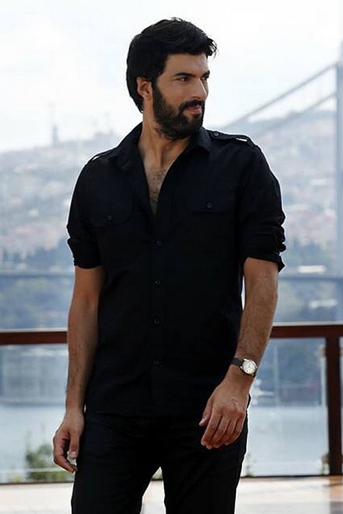 Türkiye'nin Yıldızları yarışmasından sonra epey yol alan Engin Akyürek.