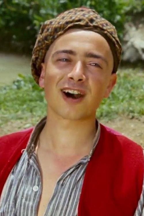 Keloğlan'dan sonra kolay kolay göremediğimiz oyuncu Rüştü Asyalı.