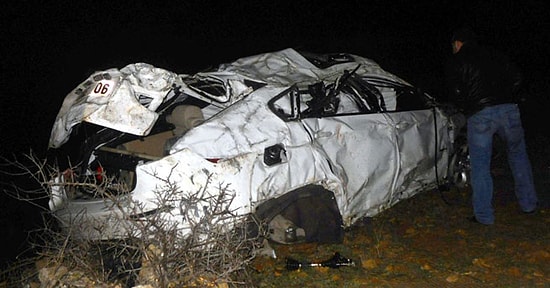 Takla Atan Otomobilden Fırladı: 2 Ölü, 1 Yaralı