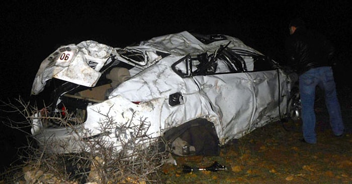 Takla Atan Otomobilden Fırladı: 2 Ölü, 1 Yaralı