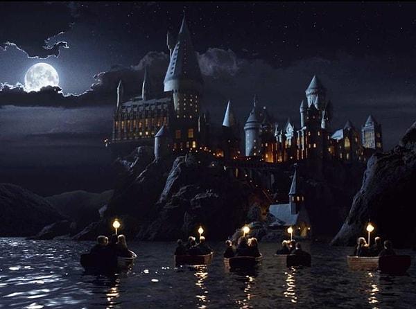 27. Hogwarts'ta 147 merdiven vardır.