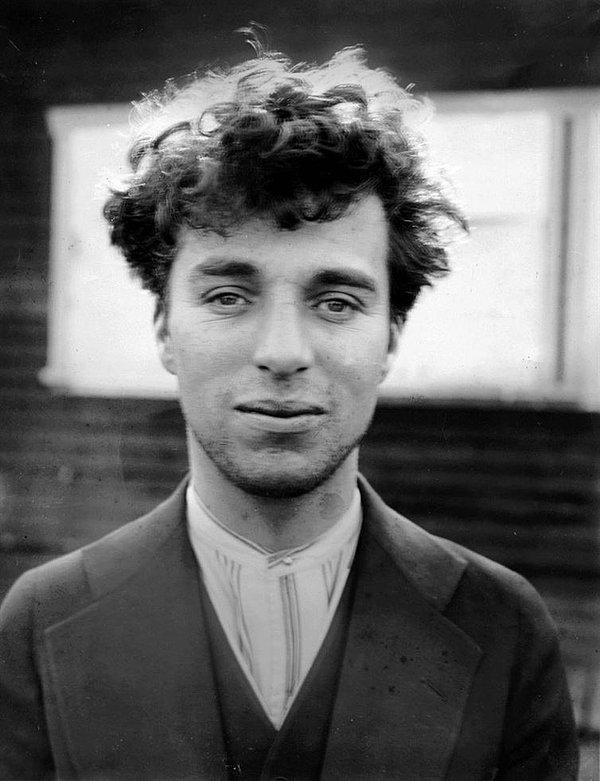 12. Makyajsız Charlie Chaplin.