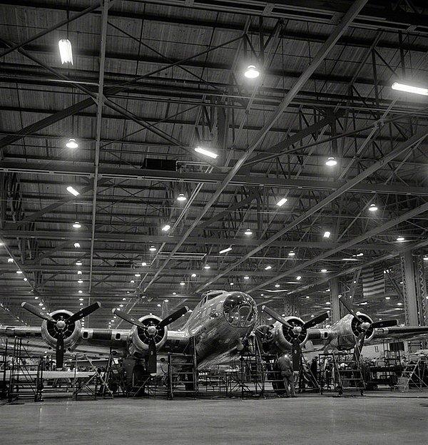 4. Üretimden Yeni Çıkan B17 Ağır Bombardıman Uçağı, Seattle Yıl 1942