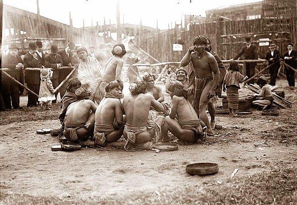 11. Filipinler'den Gelen Yerliler Coney Adasında Teşhir Ediliyor, New York Yıl 1905