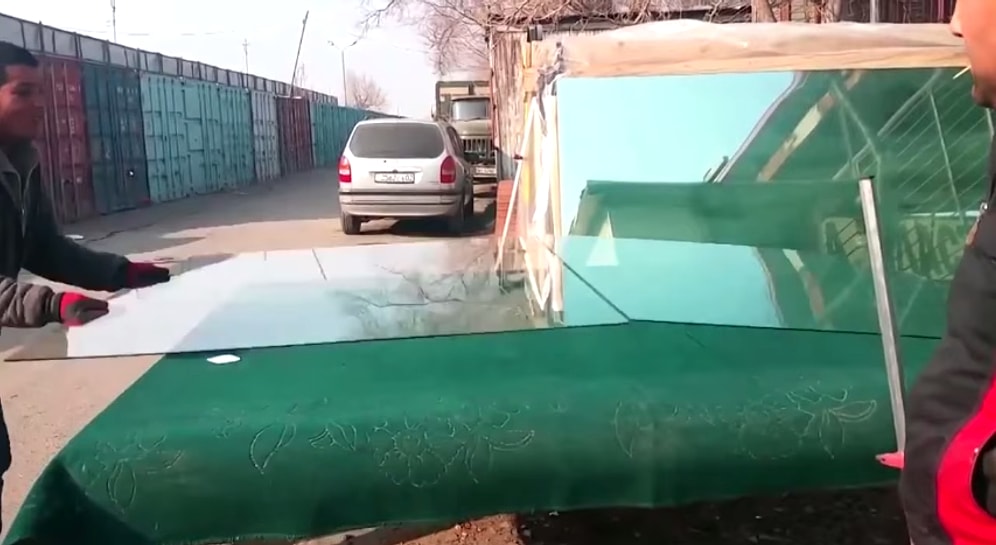 En Pratik Cam Sallama Yöntemi: Çarşaf Gibi Silkele