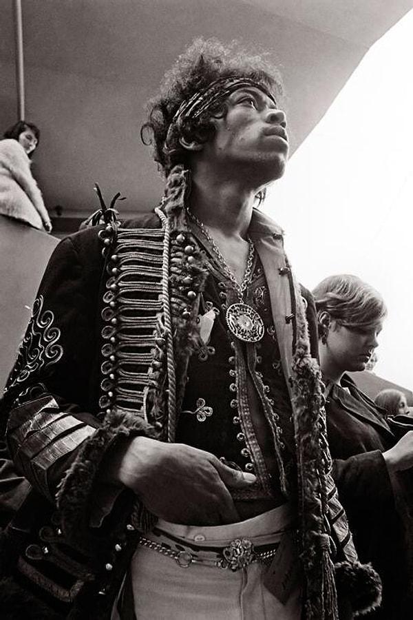 31. Jimi Hendrix Monterey Pop Festivali'nde sahne arkasında, 1967.