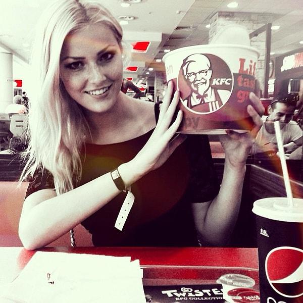 KFC bile dünyanın en mutlu 12. insanı falan olmasına yetiyor;