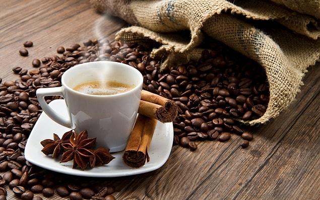 Ortalama bir kahve bağımlısı her gün neredeyse seks düşündüğü kadar kahve içmeyi düşünüyor.