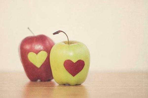 12. Bir elmanın yarısıysanız