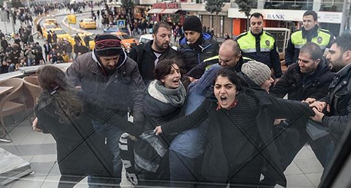 Taksim Meydanı'nda, Özgecan Aslan Eylemi Gözaltısı