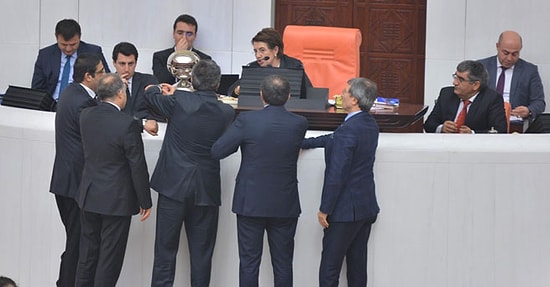 Meclis'te 'Paralel Yapı' Tartışması