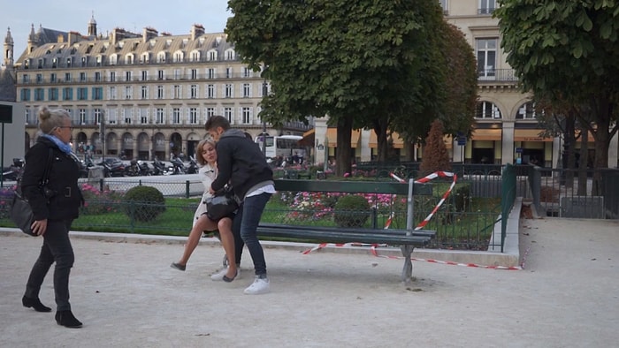 Paris'te Saldırıya Uğrayan Kadına Çevredeki İnsanlar Nasıl Tepki Verdi? | Sosyal Deney İçerir