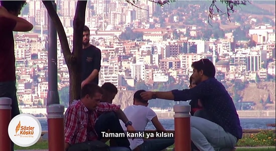 İzmir'de Sokakta Namaz Kılarak Sosyal Deney Yapan Gençler