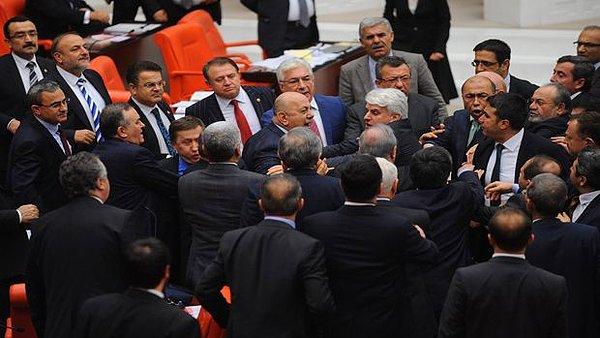 MHP'li Türkkan'a 2 birleşim Meclis'ten geçici çıkarma cezası verildi