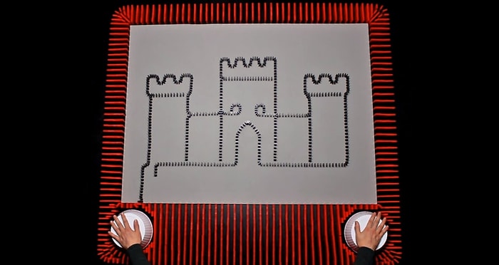 Tablet ile Resim Yaparcasına Taş Dizerek Yapılan İnanılmaz Domino Etkisi