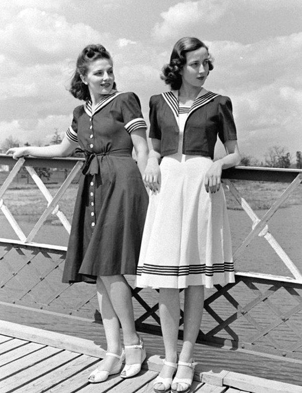 4. 1940'larda iki model denizci esintili kıyafetleriyle.