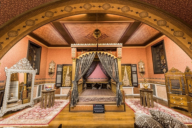 TİMS Productions ve Istanbul Entertainment Group (IEG) tarafından ortaklaşa gerçekleştirilen “Muhteşem Yüzyıl: Teşhir-i İhtişam” sergisi, Muhteşem Yüzyıl’ın ruhuna dokunma ve dünyasını yakından hissetme şansı veriyor.