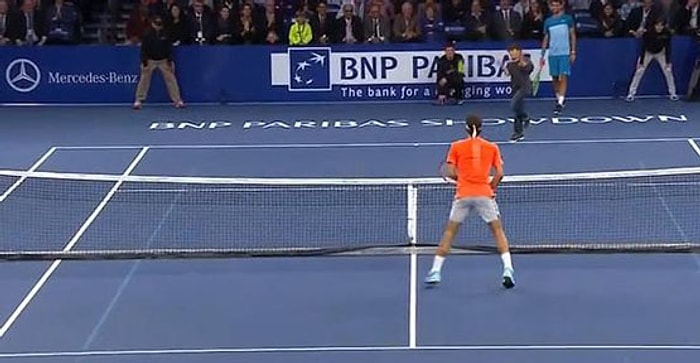 Federer'i Alt Eden Minik Taraftar