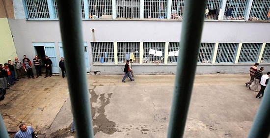 Gardiyanlara Biber Gazı ve Silah Kullanma Yetkisi