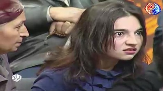 Azerbaycan Flash Tv'sinde İçine Cin Kaçan Kız