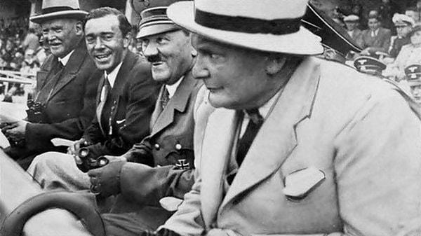 23-Başarılı bir olimpiyatcıya Hitler’in hediyesi