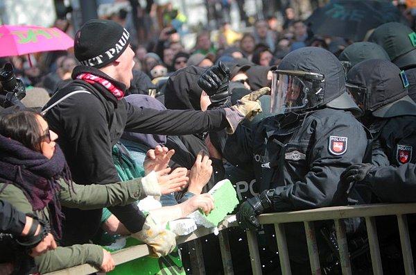 Reuters objektiflerine yansıyan 'Blockupy' eylemi