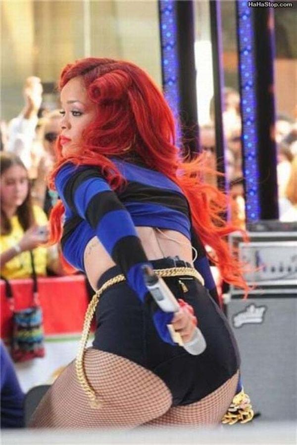 16. Şarkı nasıl söylenmez, Rihanna'dan öğreniyoruz..