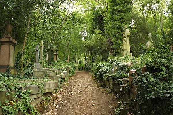 8. Highgate Mezarlığı, Londra, İngiltere